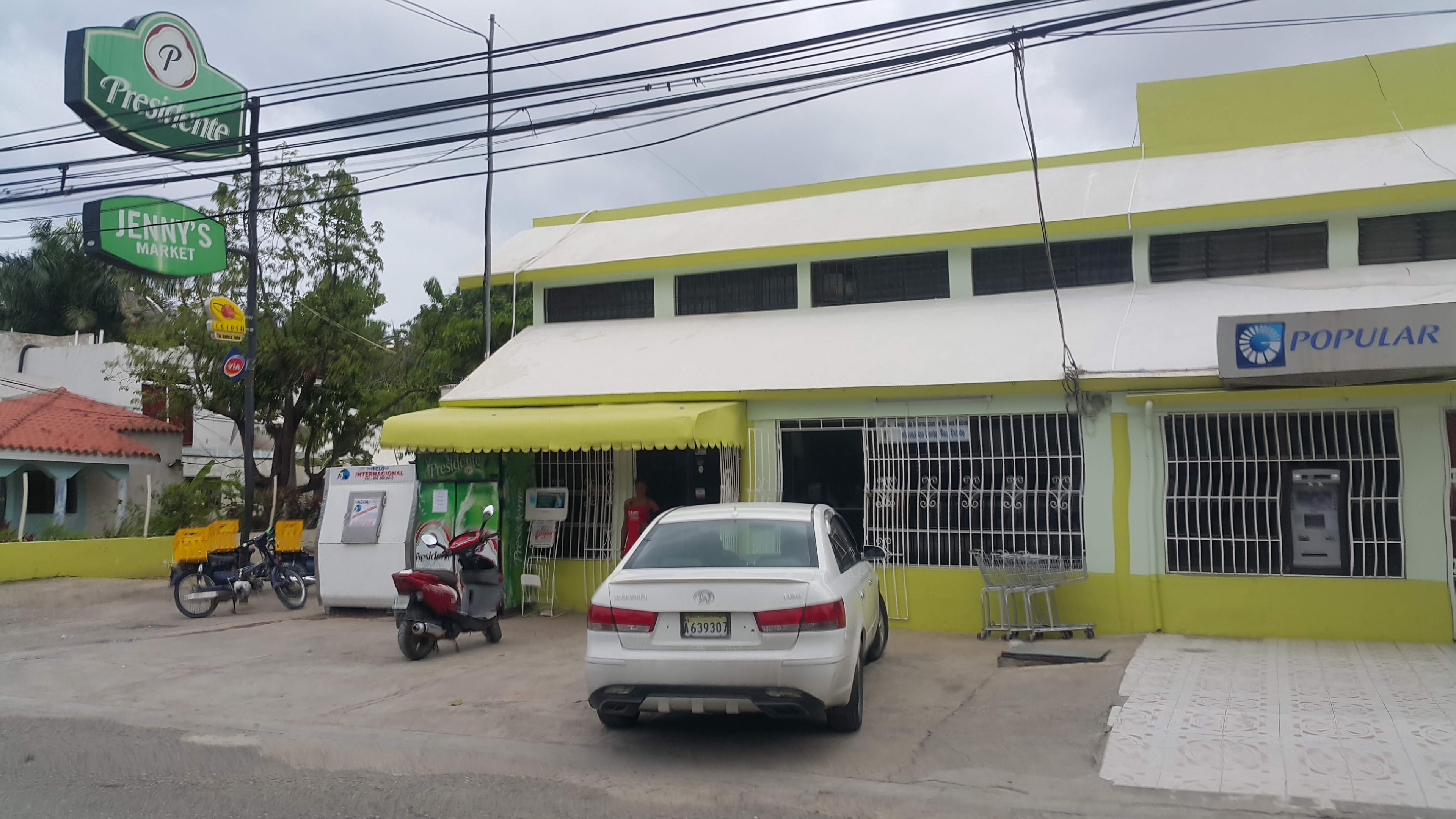 PKCELL retail distribution storefront in the Dominican Republic